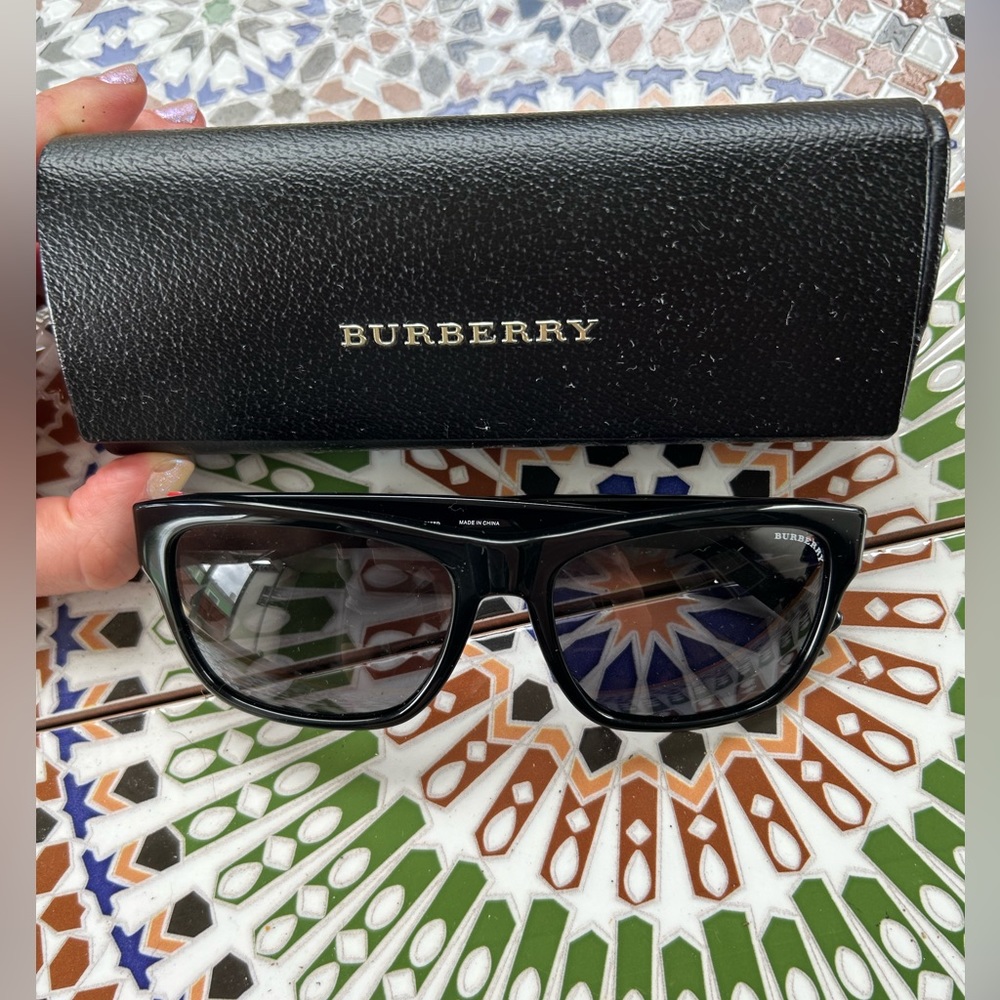 Burberry polarized sunglasses with case